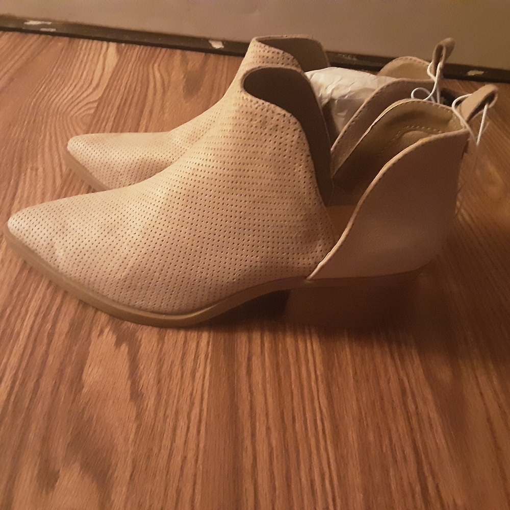 Womens shoes size 7 1/2